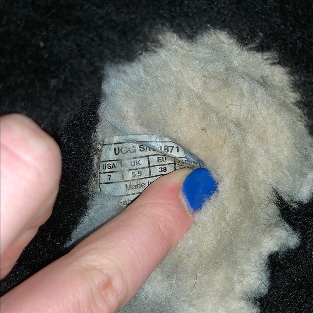 UGG Slippers - Picture 6 of 6